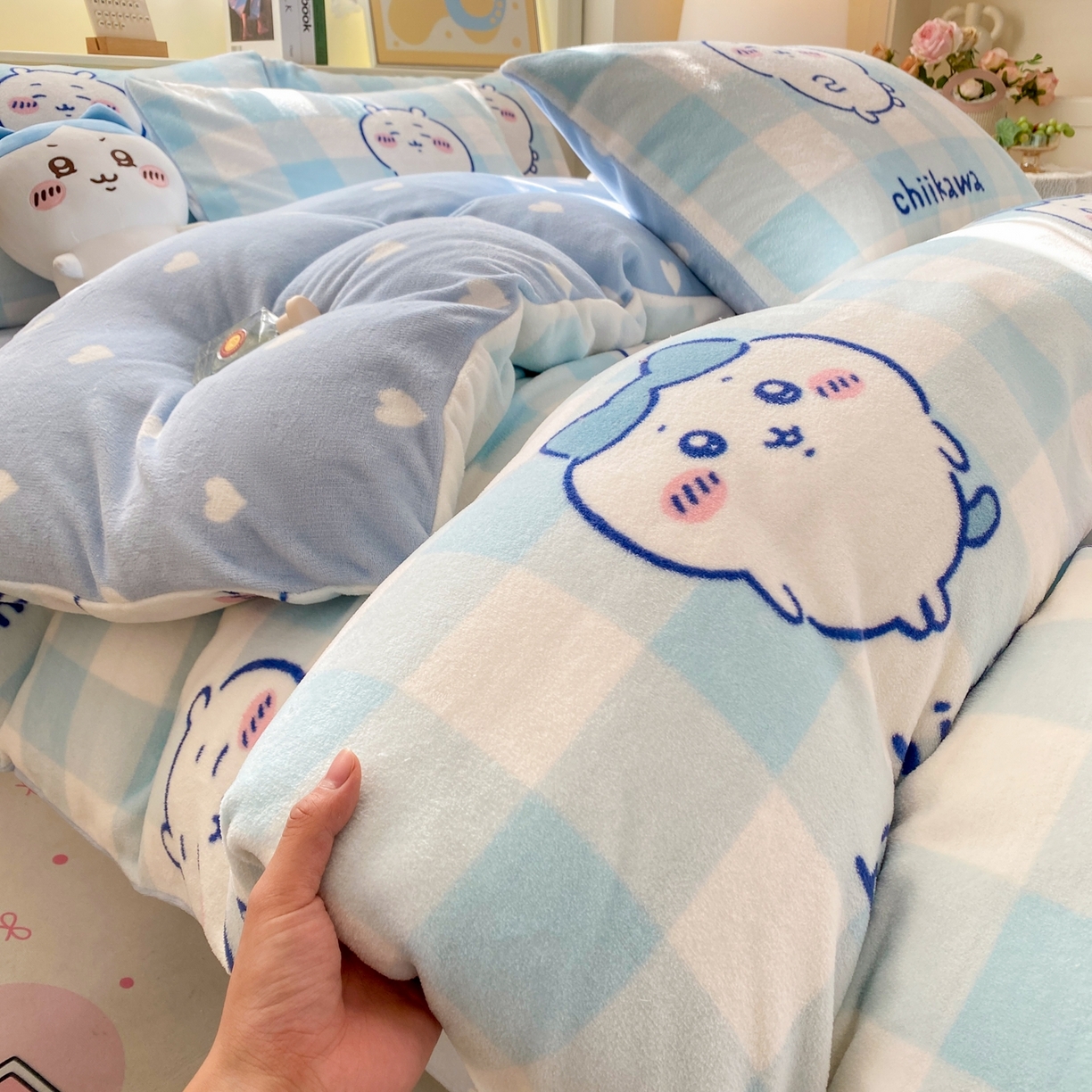 91家纺网 家纺一手货源 找家纺 博雅 2026新款卡哇正版授权高克重牛奶绒四件套 绒蓝格吉伊卡哇