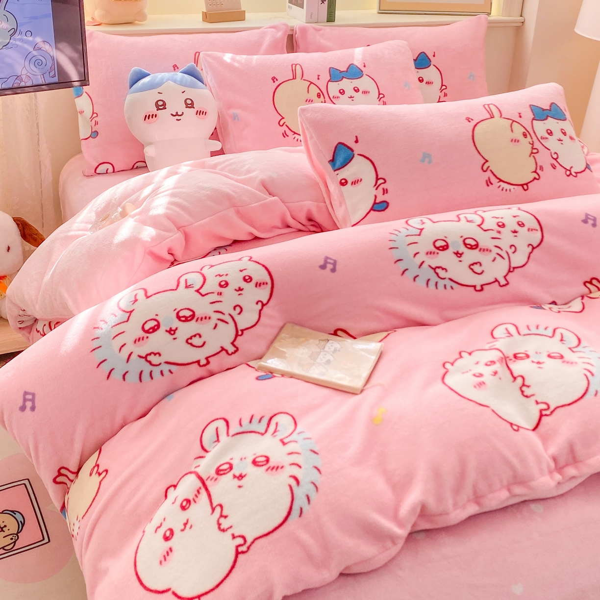 91家纺网 家纺一手货源 找家纺 博雅 2026新款卡哇正版授权高克重牛奶绒四件套 绒粉色吉伊卡哇