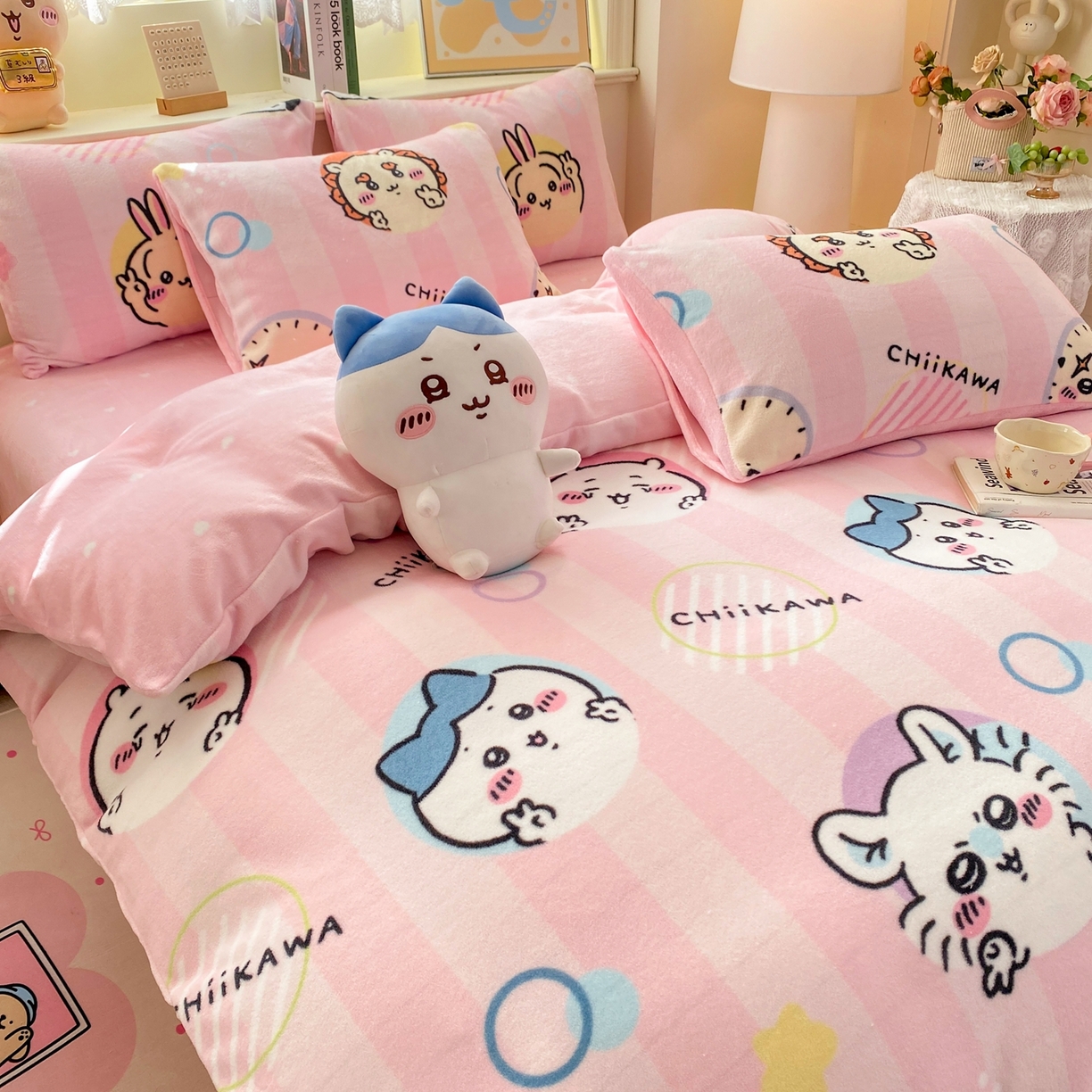 91家纺网 家纺一手货源 找家纺 博雅 2026新款卡哇正版授权高克重牛奶绒四件套 绒家族吉伊卡哇