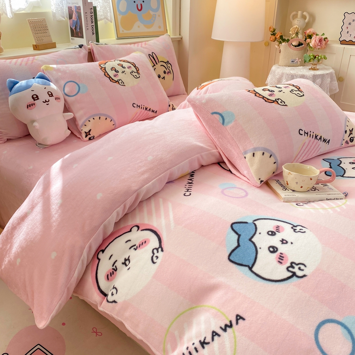 91家纺网 家纺一手货源 找家纺 博雅 2026新款卡哇正版授权高克重牛奶绒四件套 绒家族吉伊卡哇