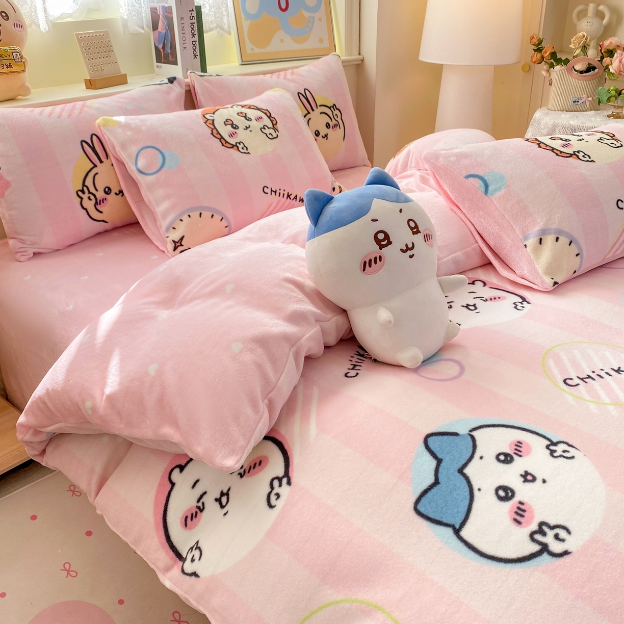 91家纺网 家纺一手货源 找家纺 博雅 2026新款卡哇正版授权高克重牛奶绒四件套 绒家族吉伊卡哇