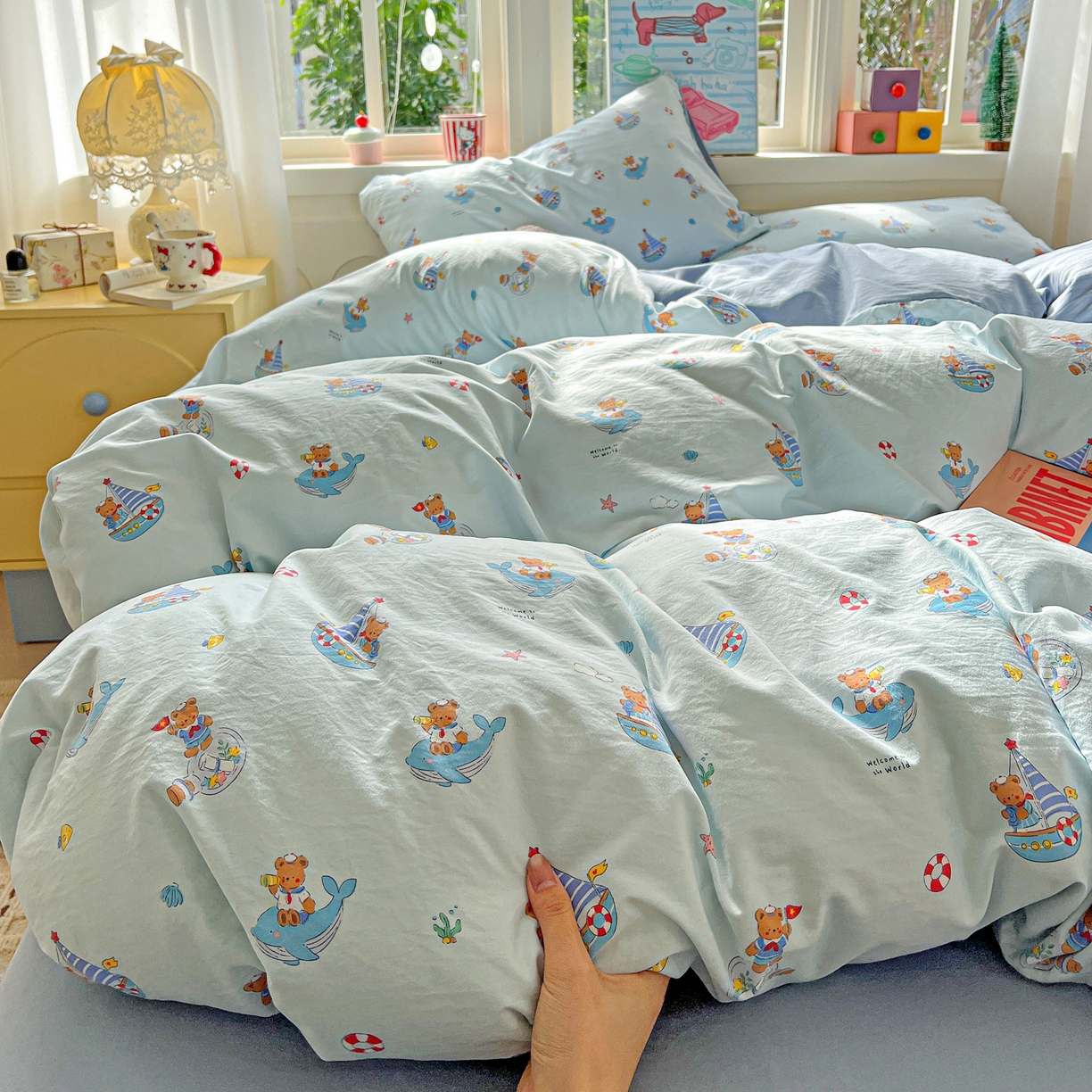 91家纺网 家纺一手货源 找家纺 弗苓家纺 2026新款古法水洗仿棉云感纱四件套小布袋 熊熊航海