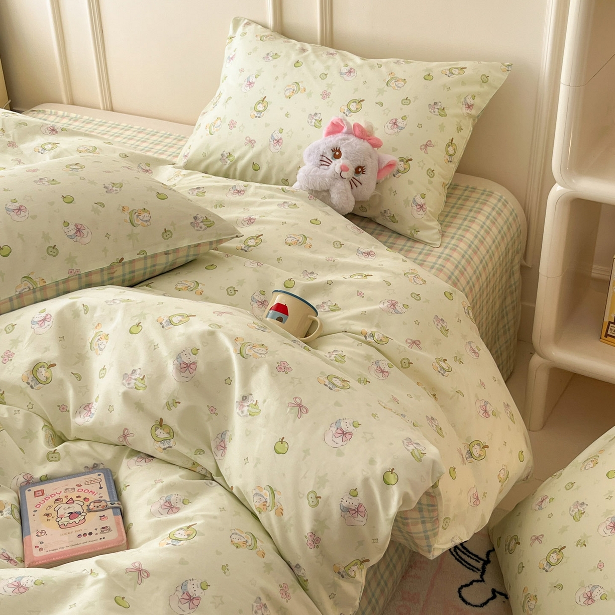 91家纺网 家纺一手货源 找家纺 西引力 2026新款40S全棉斜纹印花四件套 绿苹果猫猫