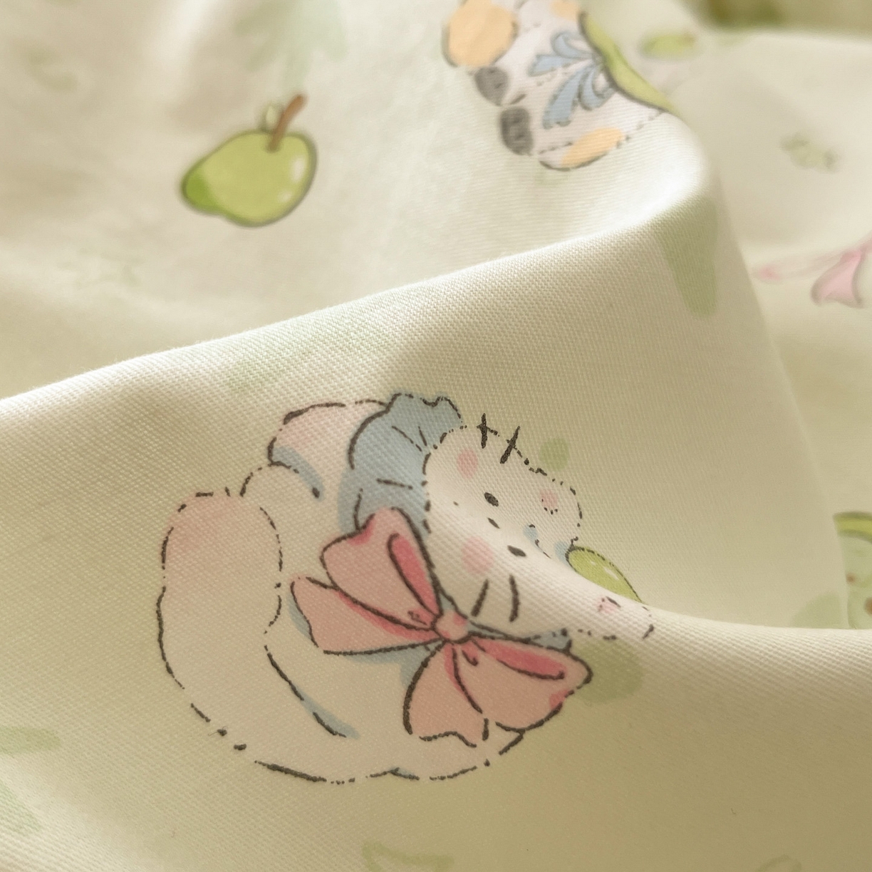 91家纺网 家纺一手货源 找家纺 西引力 2026新款40S全棉斜纹印花四件套 绿苹果猫猫