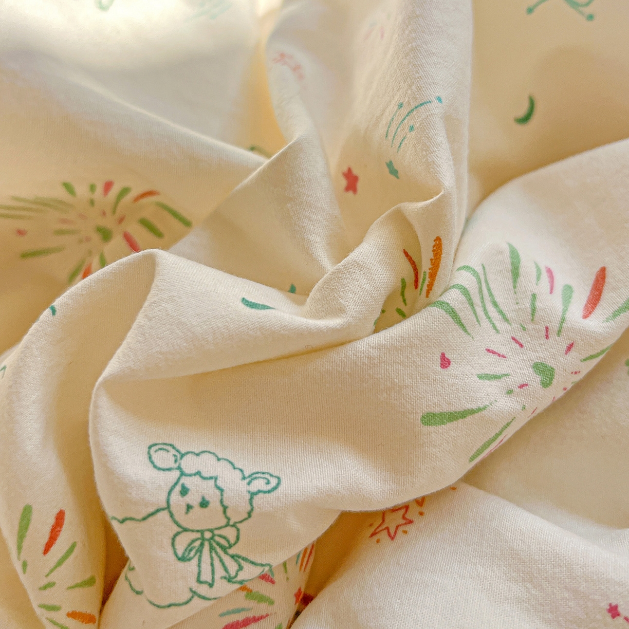 91家纺网 家纺一手货源 找家纺 弗苓家纺 2026新款古法水洗仿棉云感纱四件套小布袋 烟花星语