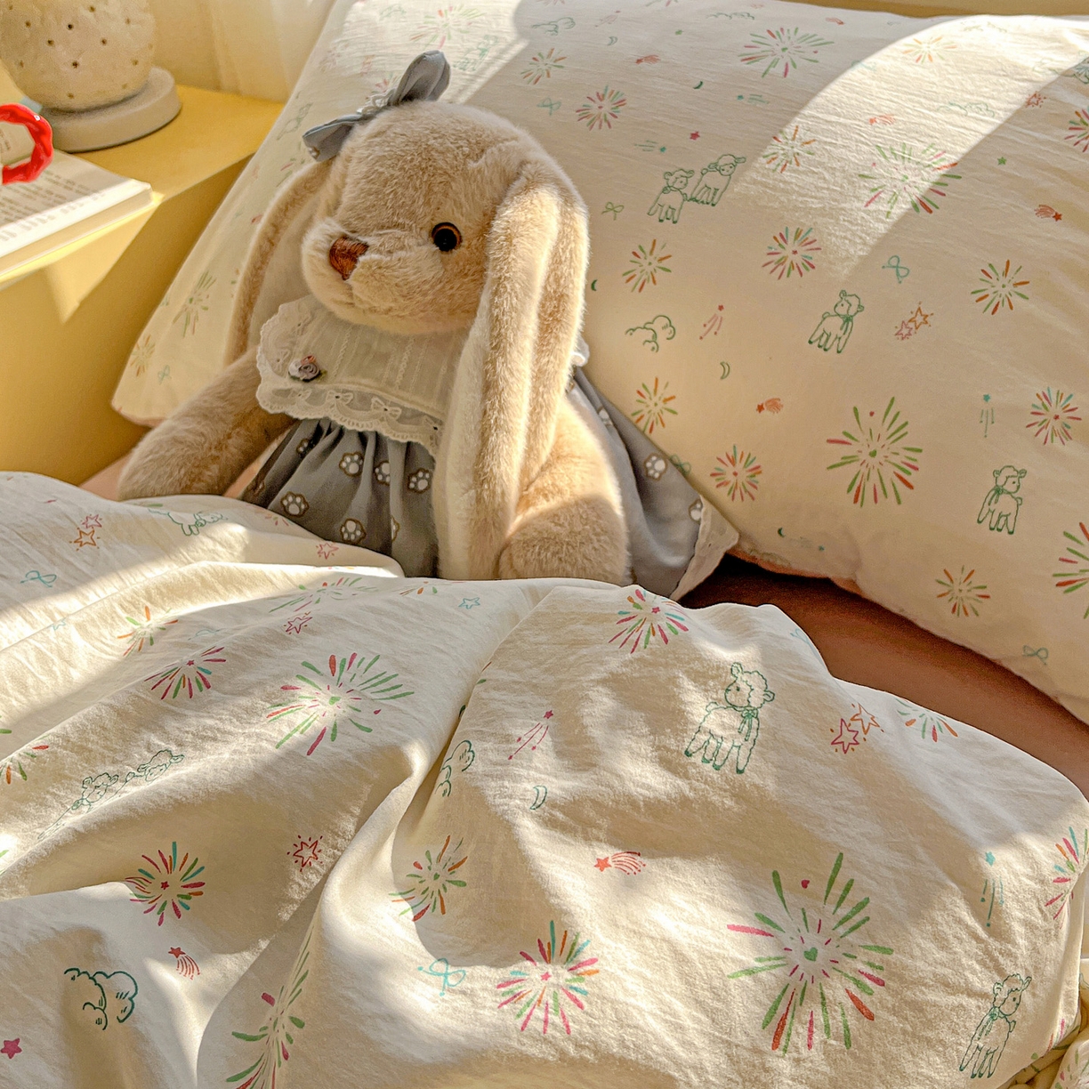 91家纺网 家纺一手货源 找家纺 弗苓家纺 2026新款古法水洗仿棉云感纱四件套小布袋 烟花星语