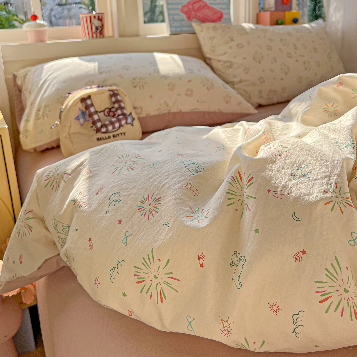 91家纺网 家纺一手货源 找家纺 弗苓家纺 2026新款古法水洗仿棉云感纱四件套小布袋 烟花星语