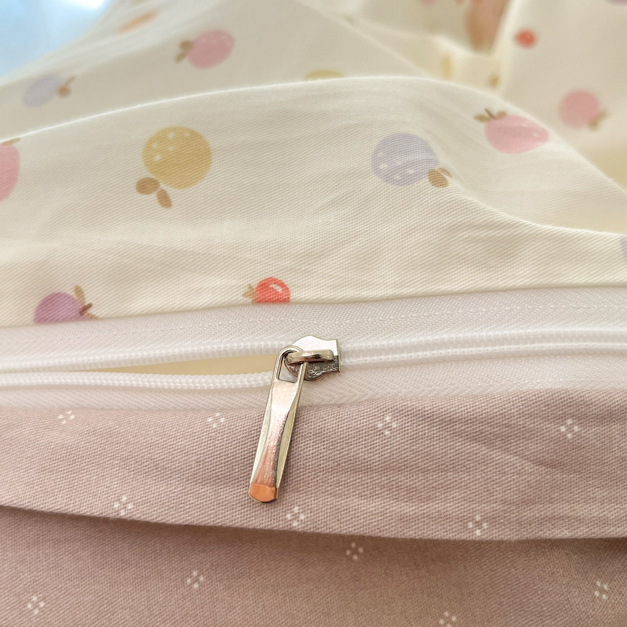 91家纺网 家纺一手货源 找家纺 西引力 2026新款40S全棉斜纹印花四件套 果子象