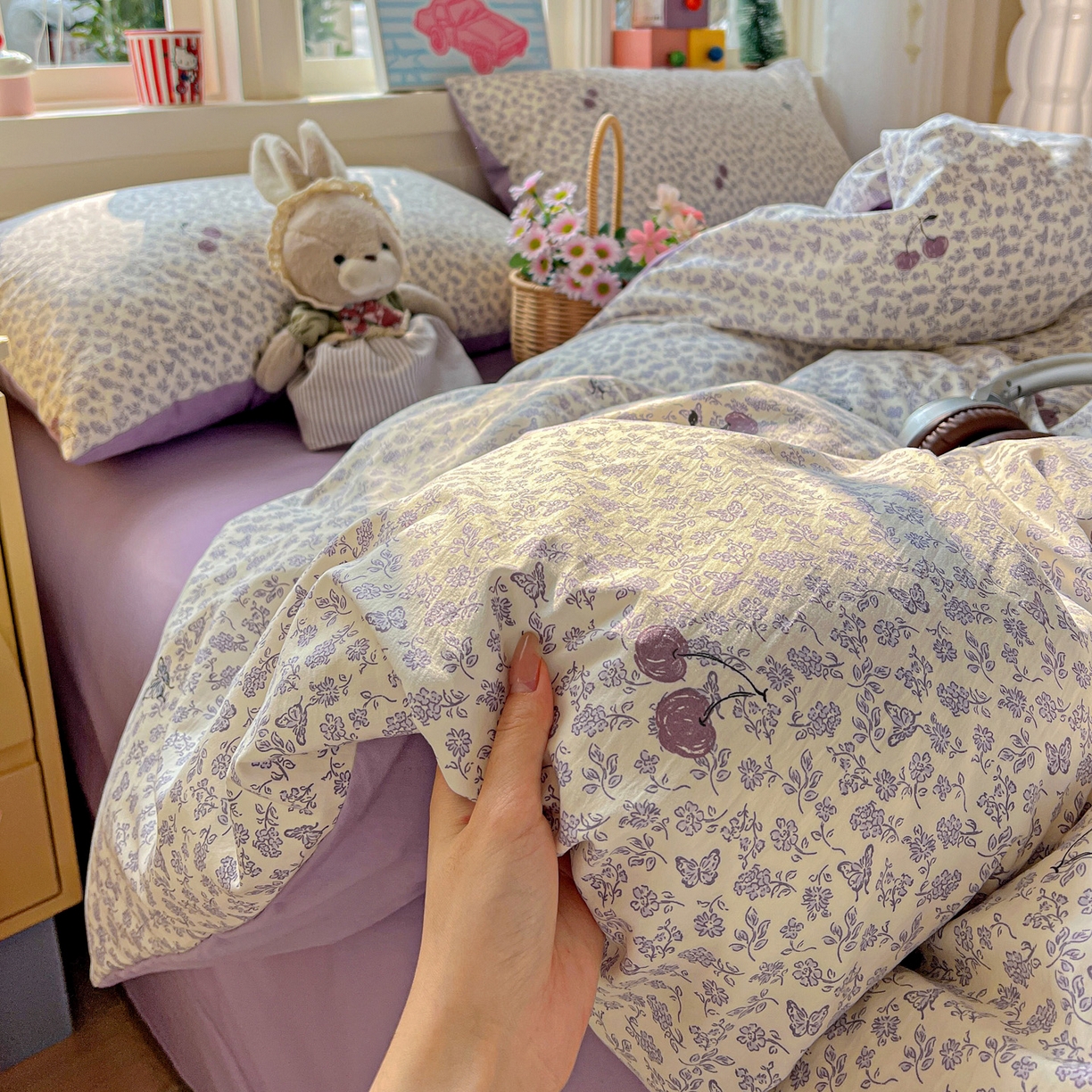 91家纺网 家纺一手货源 找家纺 弗苓家纺 2026新款古法水洗仿棉云感纱四件套小布袋 紫樱桃