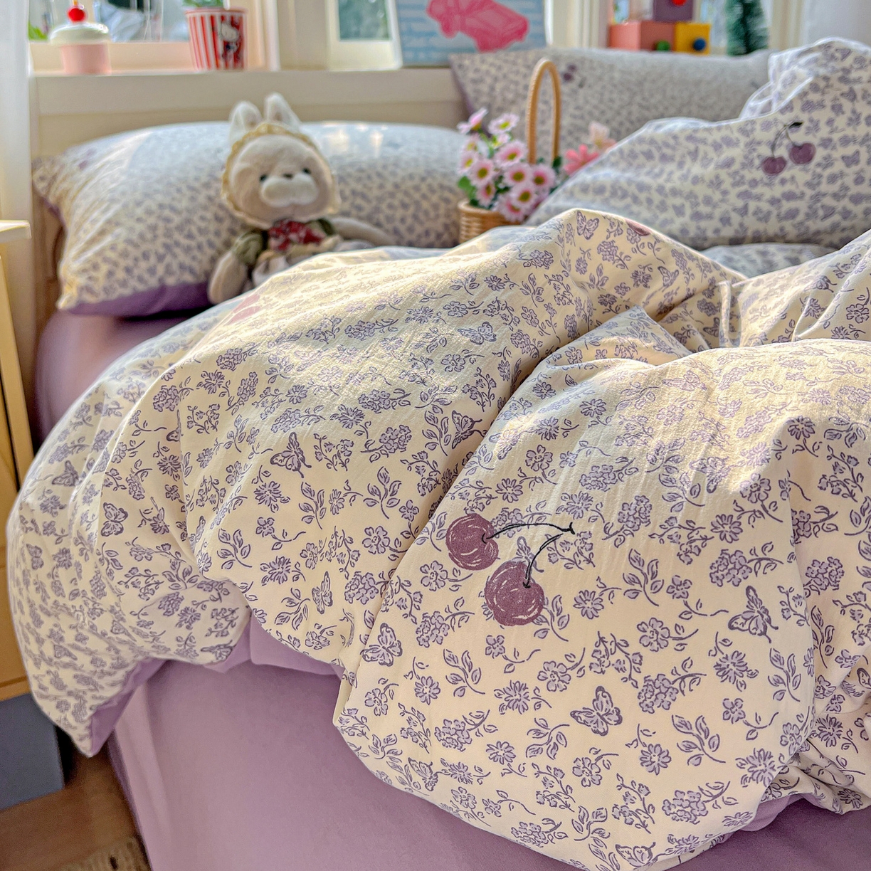 91家纺网 家纺一手货源 找家纺 弗苓家纺 2026新款古法水洗仿棉云感纱四件套小布袋 紫樱桃