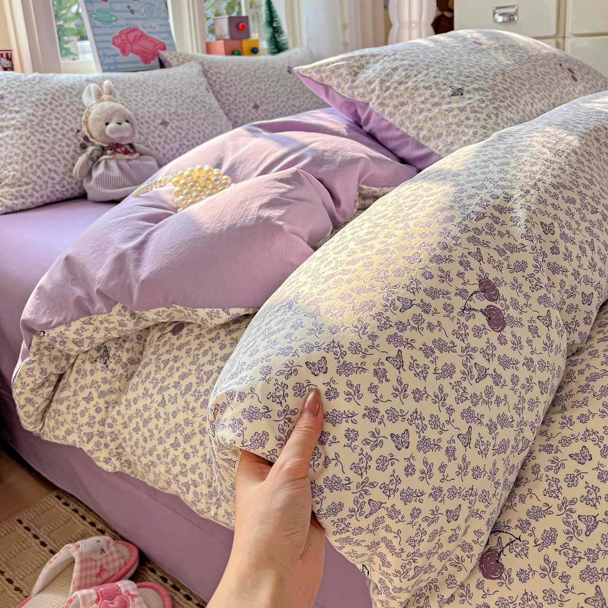 91家纺网 家纺一手货源 找家纺 弗苓家纺 2026新款古法水洗仿棉云感纱四件套小布袋 紫樱桃