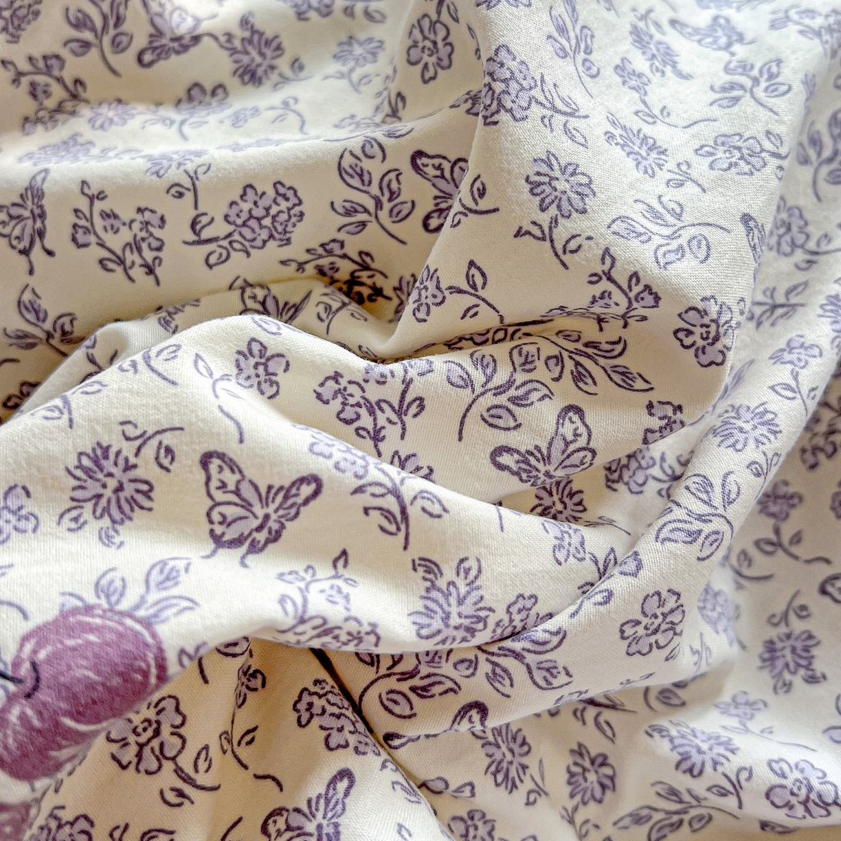 91家纺网 家纺一手货源 找家纺 弗苓家纺 2026新款古法水洗仿棉云感纱四件套小布袋 紫樱桃