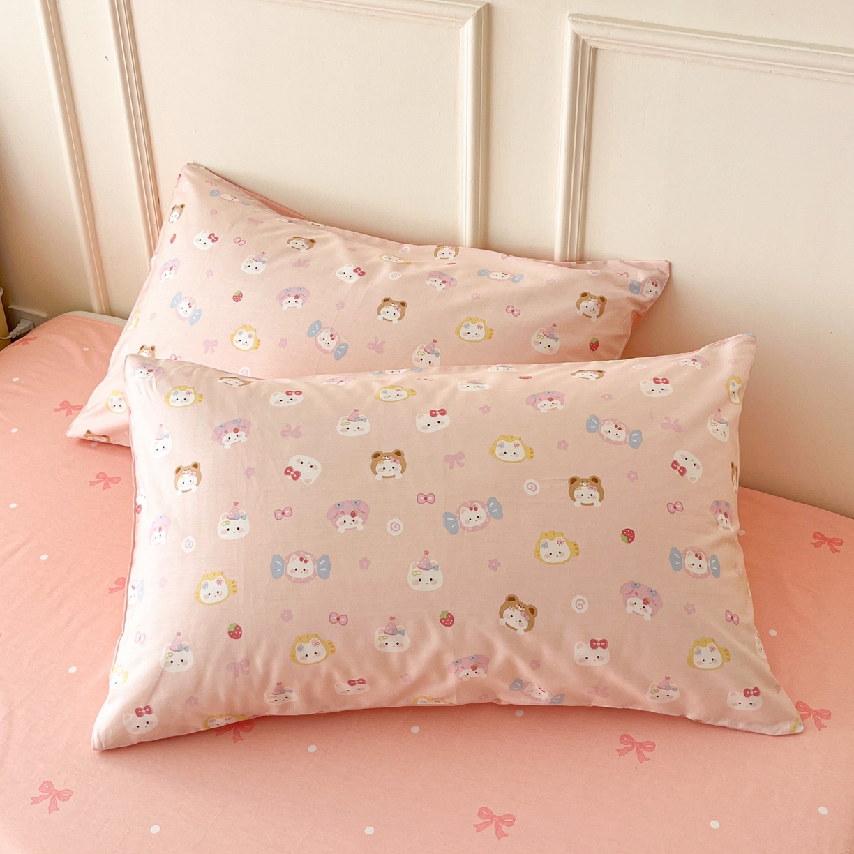 91家纺网 家纺一手货源 找家纺 西引力 2026新款40S全棉斜纹印花四件套 糖果猫-粉