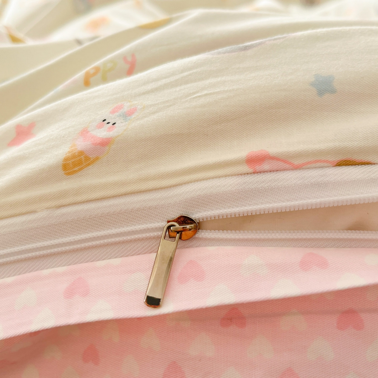 91家纺网 家纺一手货源 找家纺 西引力 2026新款40S全棉斜纹印花四件套 甜品猫