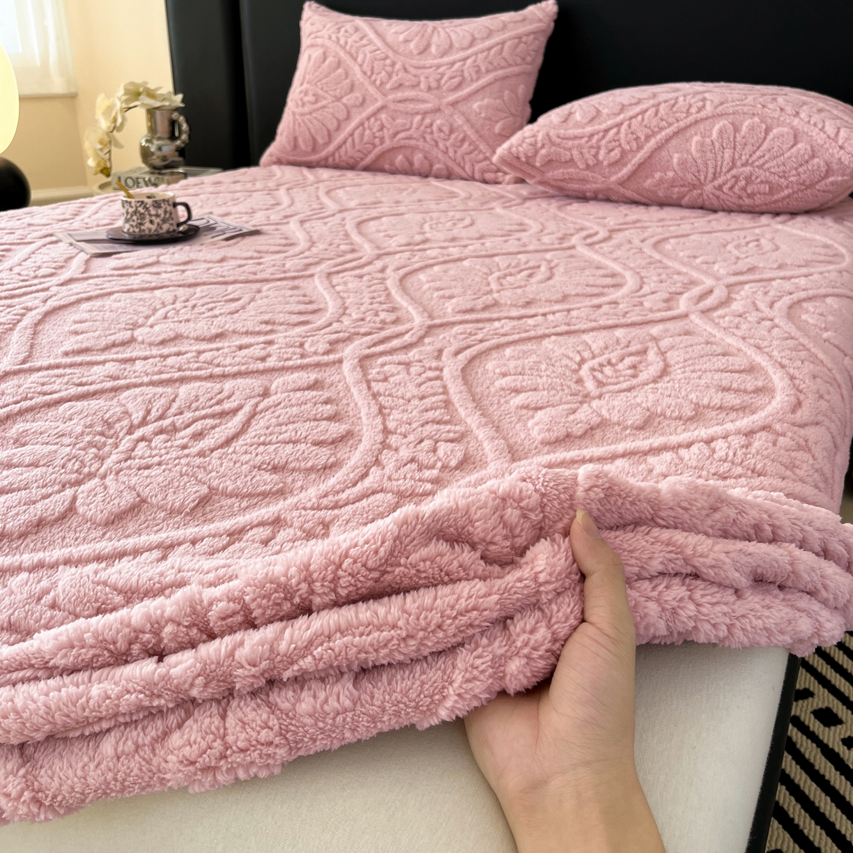 91家纺网 家纺一手货源 找家纺 莱家富 2026新款提花塔芙绒床笠-繁花系列（可供跨境外贸抽空压缩爆款首选） 繁花-公主粉