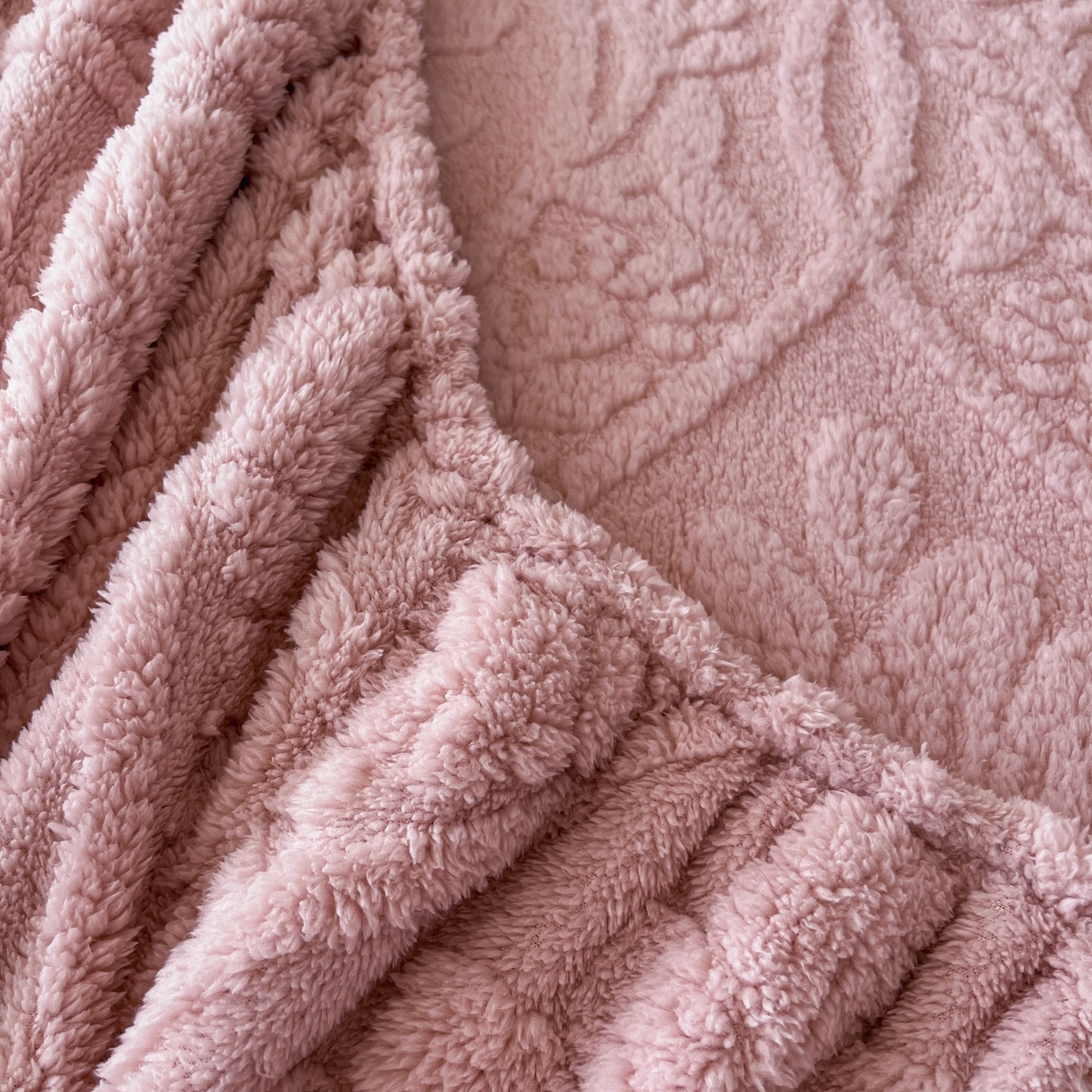 91家纺网 家纺一手货源 找家纺 莱家富 2026新款提花塔芙绒床笠-繁花系列（可供跨境外贸抽空压缩爆款首选） 繁花-公主粉