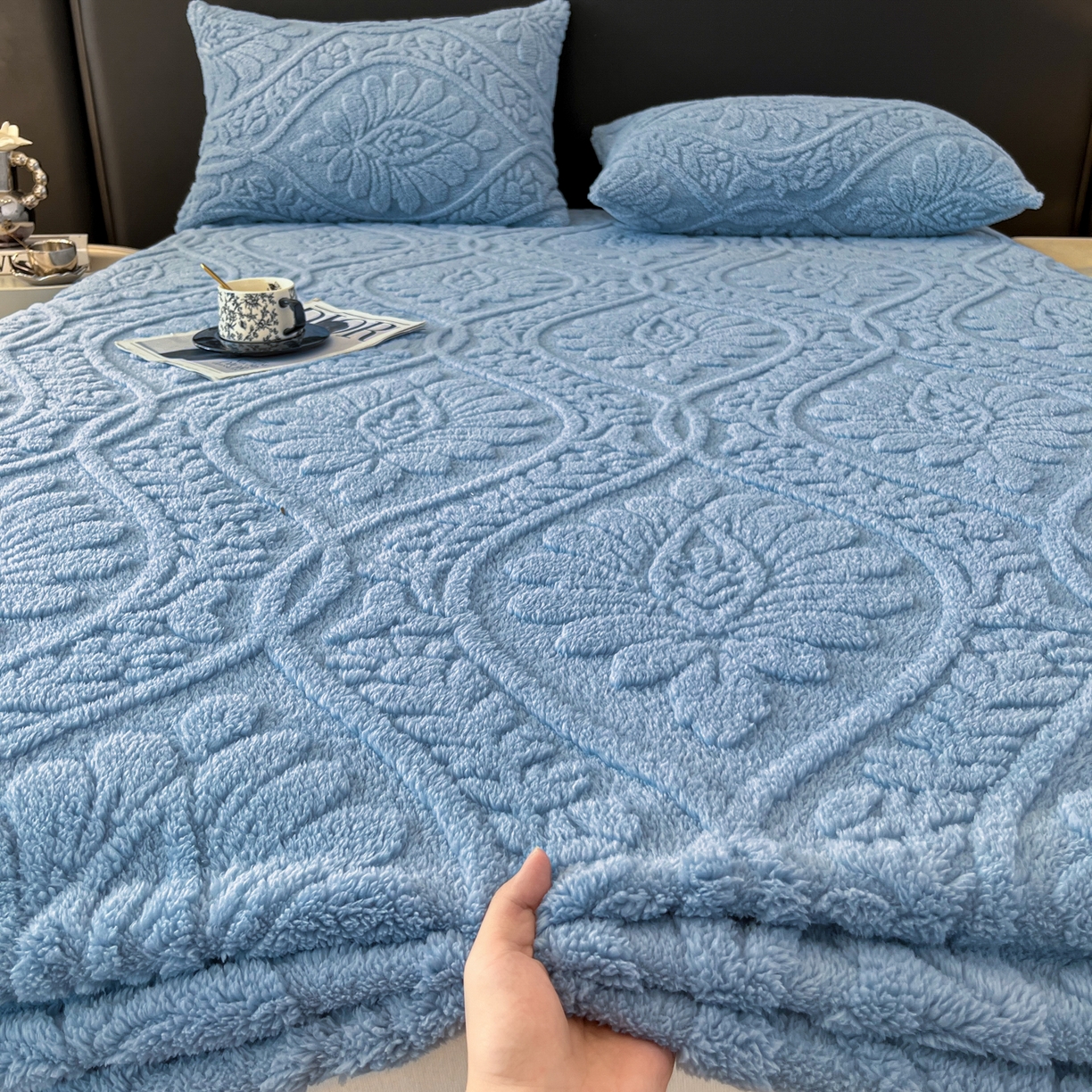 91家纺网 家纺一手货源 找家纺 莱家富 2026新款提花塔芙绒床笠-繁花系列（可供跨境外贸抽空压缩爆款首选） 繁花-午夜蓝