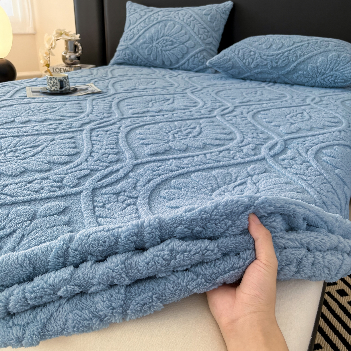 91家纺网 家纺一手货源 找家纺 莱家富 2026新款提花塔芙绒床笠-繁花系列（可供跨境外贸抽空压缩爆款首选） 繁花-午夜蓝