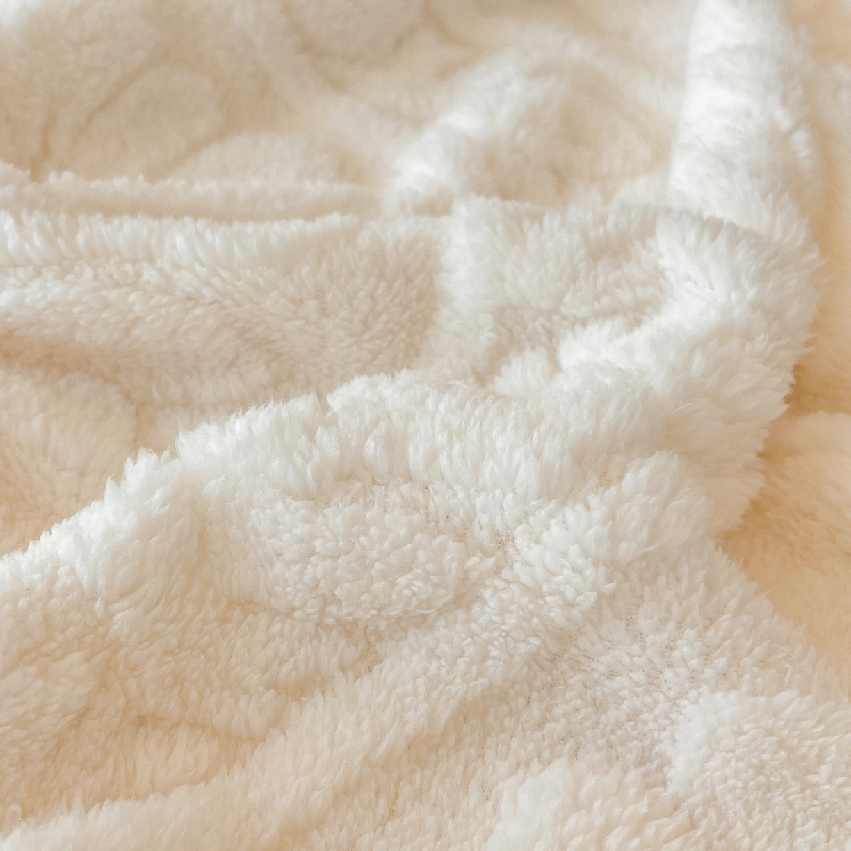 91家纺网 家纺一手货源 找家纺 莱家富 2026新款提花塔芙绒床笠-繁花系列（可供跨境外贸抽空压缩爆款首选） 繁花-象牙白