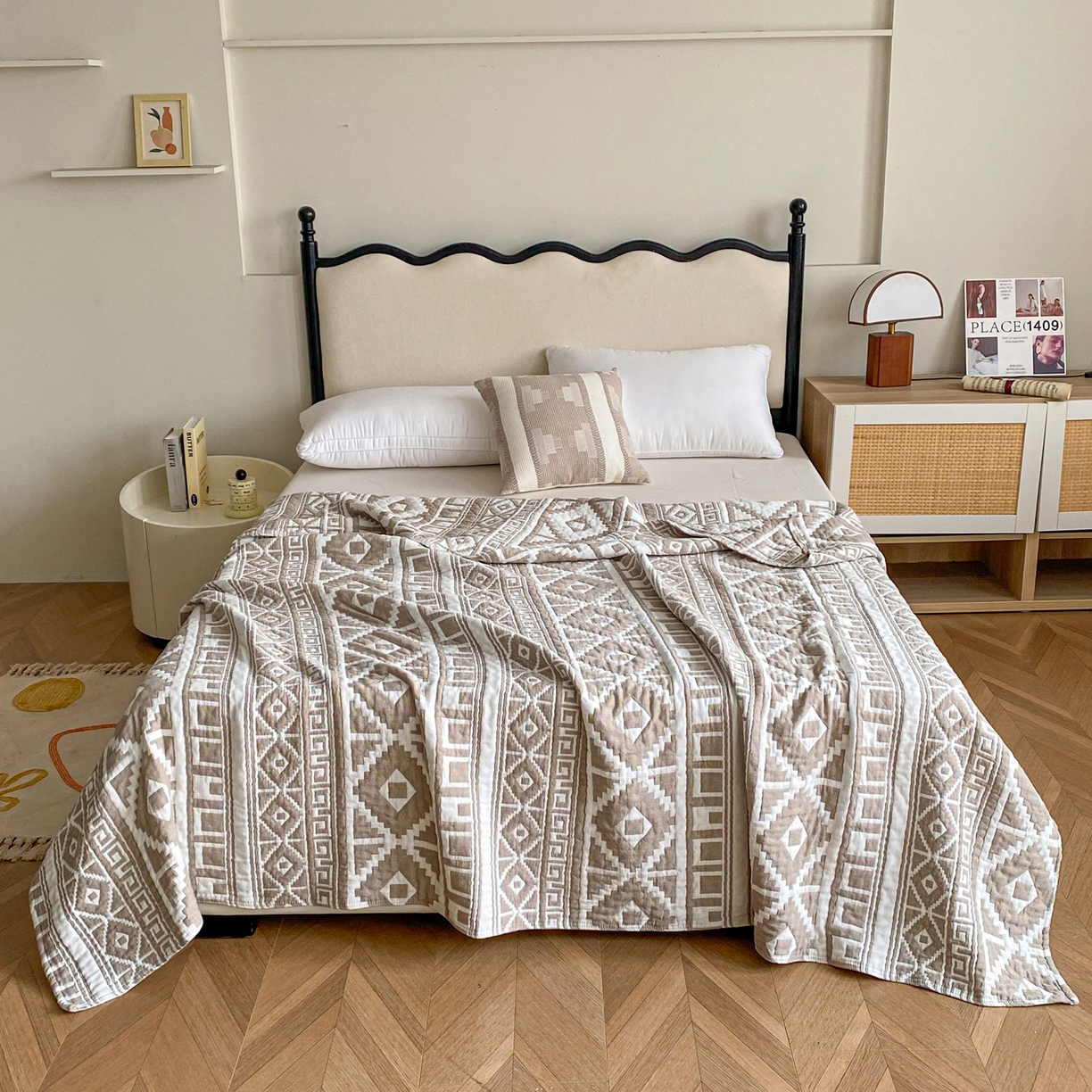 91家纺网 家纺一手货源 找家纺 卡奥家纺 2026新款水洗全棉纯棉四层纱盖毯毛巾被夏凉被夏被空调被-图腾系列 图腾-咖