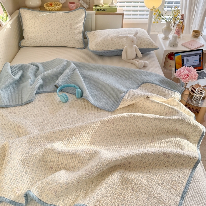 91家纺网 家纺一手货源 找家纺 茉夕家纺 2026新款春季纯棉棉花印花单品床盖单件床盖 蓝心兔