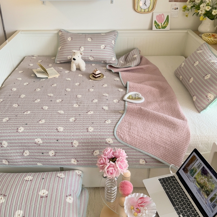 91家纺网 家纺一手货源 找家纺 茉夕家纺 2026新款春季纯棉棉花印花单品床盖单件床盖 努力小狗