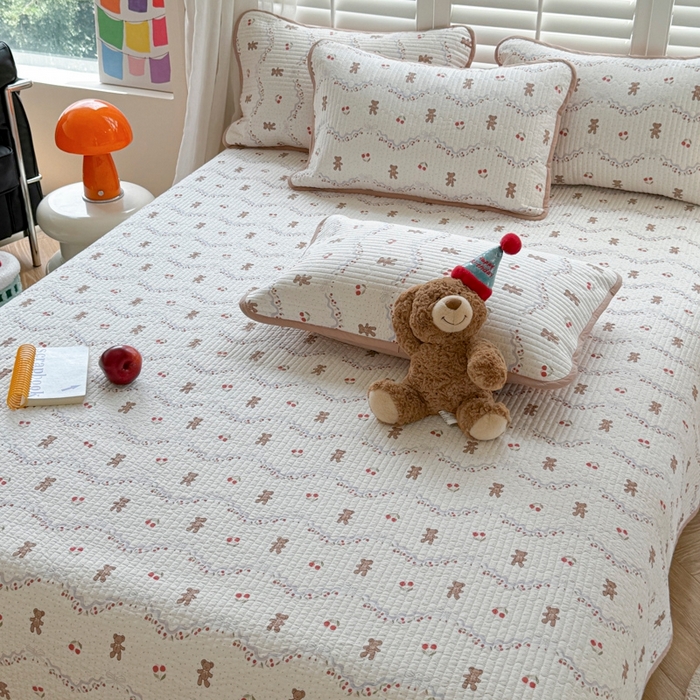 91家纺网 家纺一手货源 找家纺 茉夕家纺 2026新款春季纯棉棉花印花单品床盖单件床盖 樱桃小熊