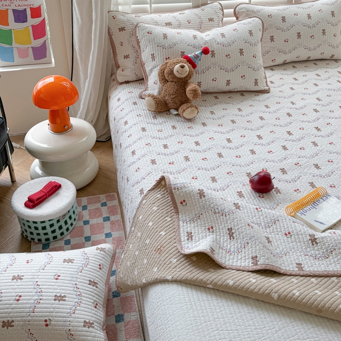 91家纺网 家纺一手货源 找家纺 茉夕家纺 2026新款春季纯棉棉花印花单品床盖单件床盖 樱桃小熊