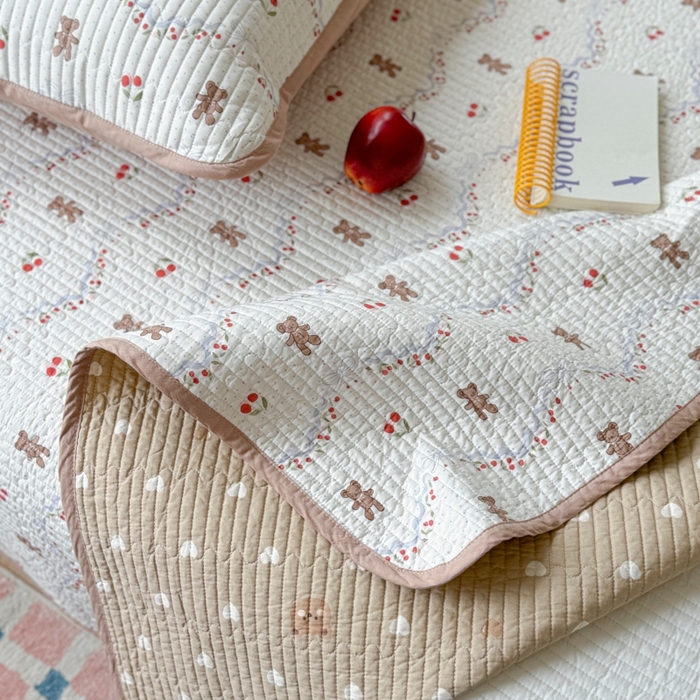 91家纺网 家纺一手货源 找家纺 茉夕家纺 2026新款春季纯棉棉花印花单品床盖单件床盖 樱桃小熊