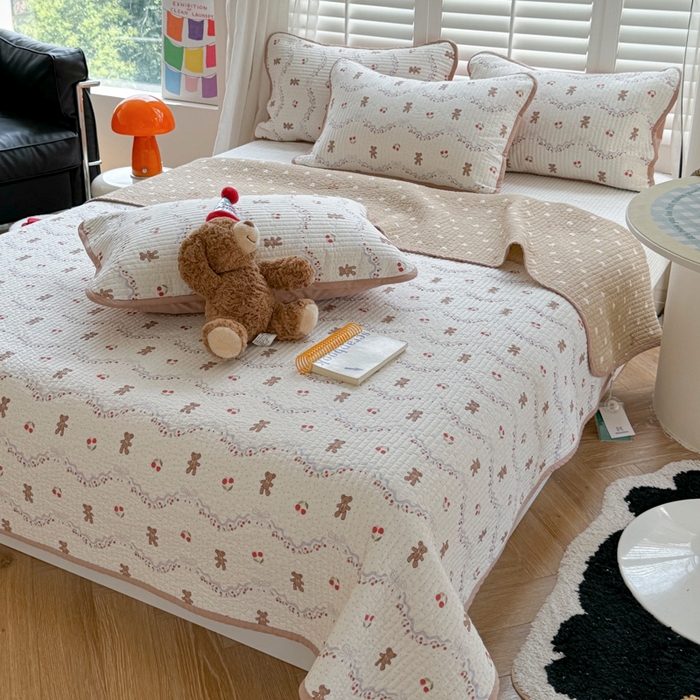 91家纺网 家纺一手货源 找家纺 茉夕家纺 2026新款春季纯棉棉花印花单品床盖单件床盖 樱桃小熊