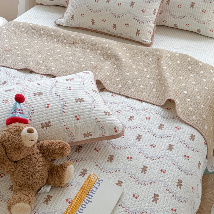 91家纺网 家纺一手货源 找家纺 茉夕家纺 2026新款春季纯棉棉花印花单品床盖单件床盖 樱桃小熊