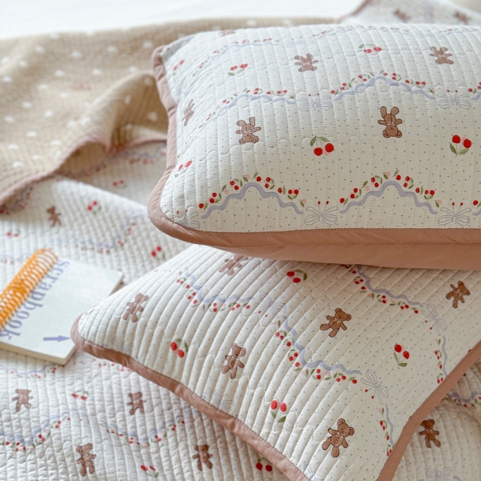 91家纺网 家纺一手货源 找家纺 茉夕家纺 2026新款春季纯棉棉花印花单品床盖单件床盖 樱桃小熊