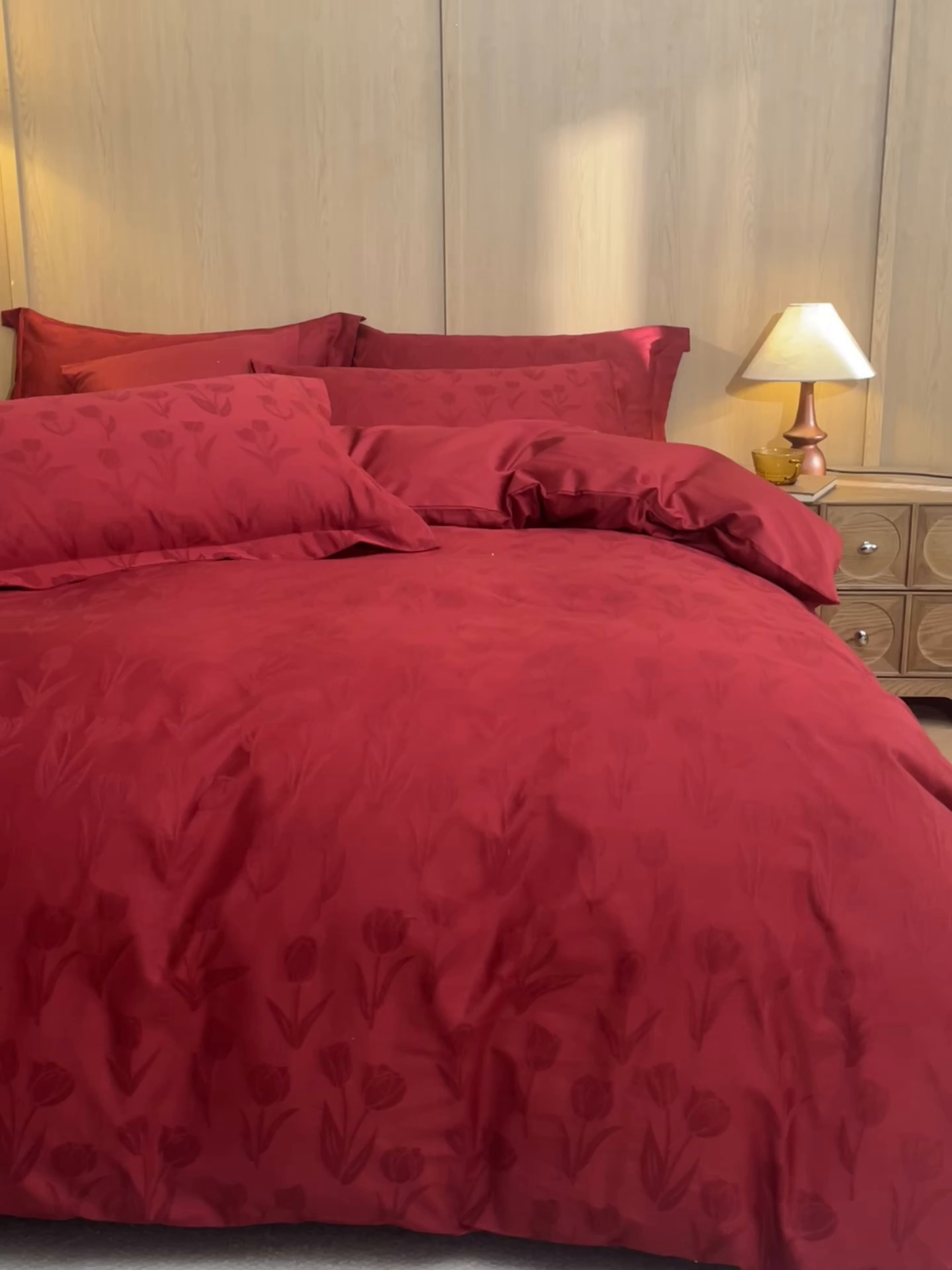 91家纺网 家纺一手货源 找家纺 禾时 2026新款全棉纯棉提花四件套-大红系列 浪漫郁金香