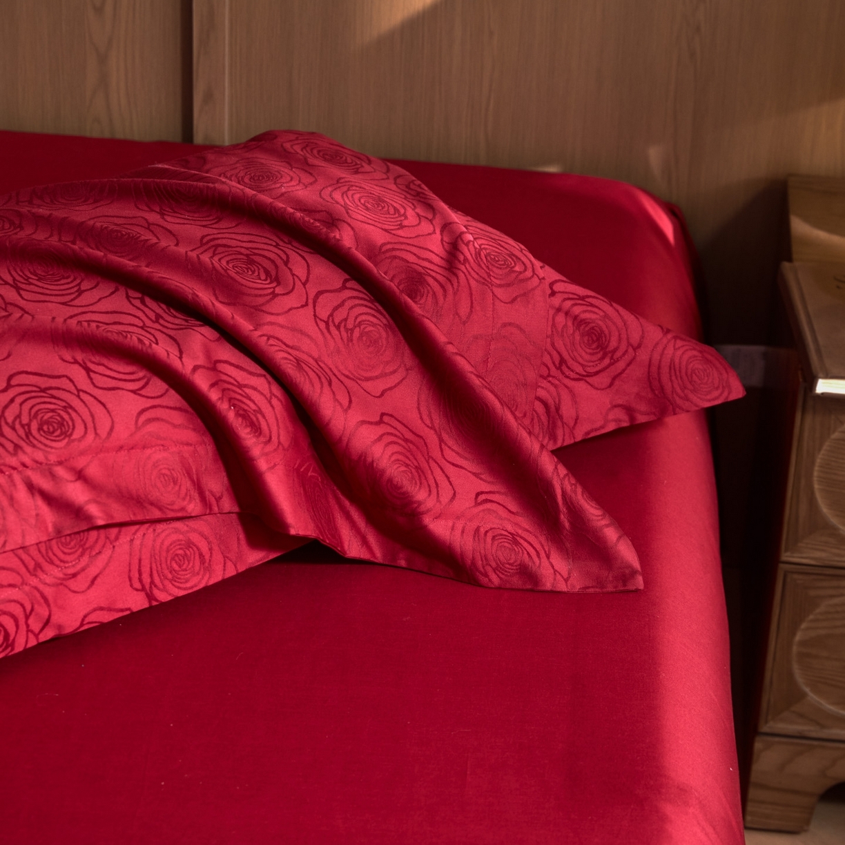 91家纺网 家纺一手货源 找家纺 禾时 2026新款全棉纯棉提花四件套-大红系列 玫瑰之约