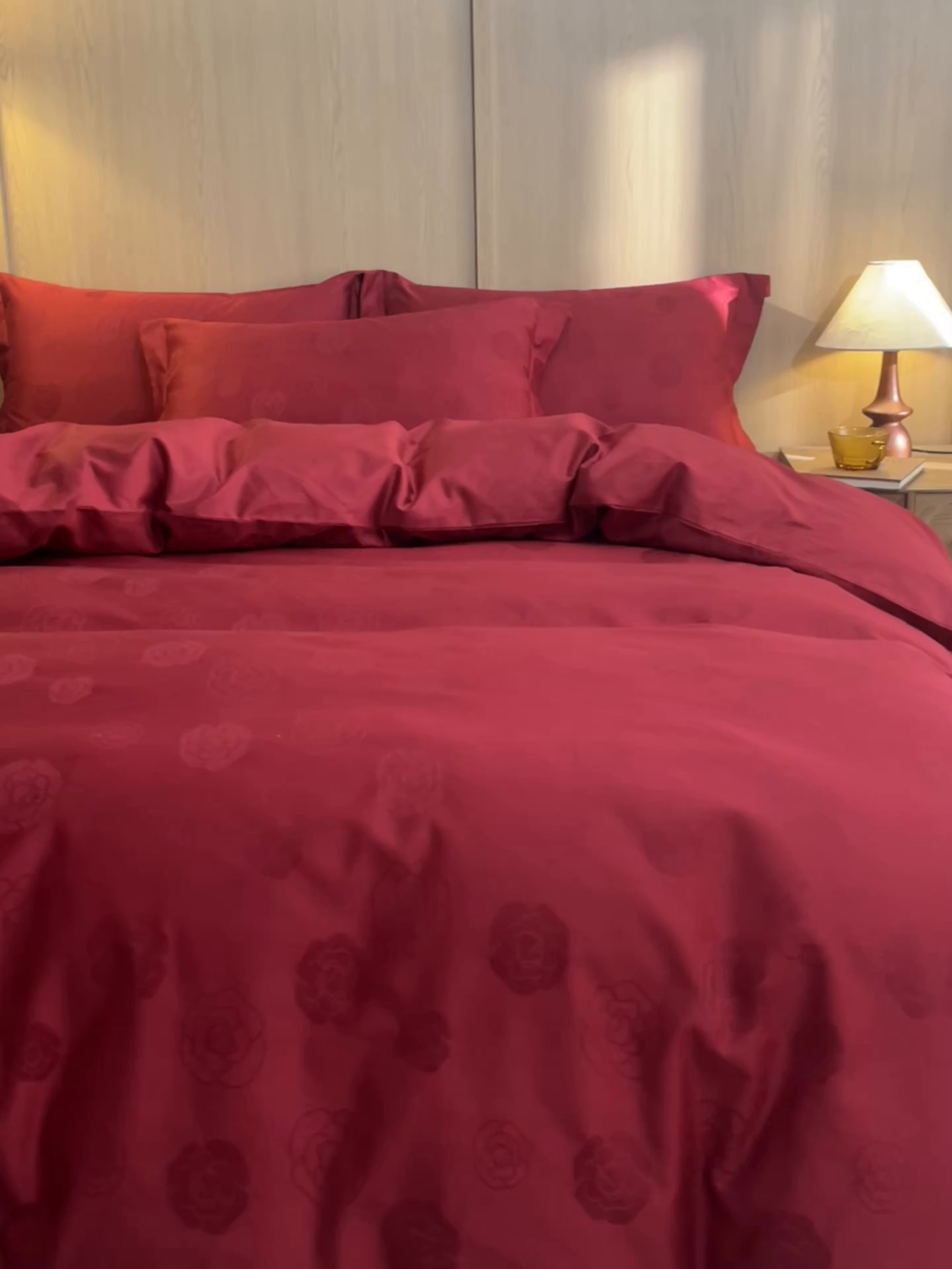 91家纺网 家纺一手货源 找家纺 禾时 2026新款全棉纯棉提花四件套-大红系列 山茶花之恋