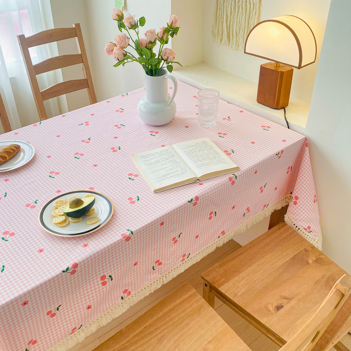 91家纺网 家纺一手货源 找家纺 棉乐町家居 2025新款ins风印花老粗布桌布 格子樱桃