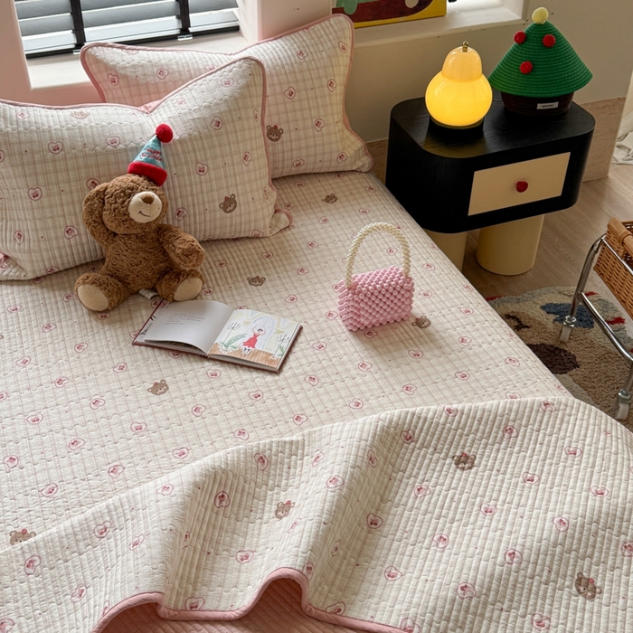 91家纺网 家纺一手货源 找家纺 茉夕家纺 2026新款春季双面纯棉印花单品床盖单件床盖 满满爱-熊