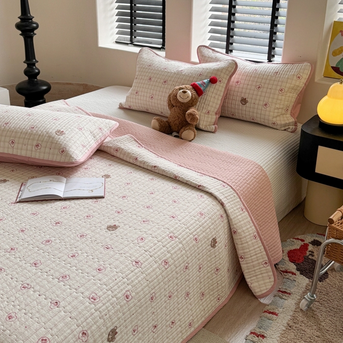 91家纺网 家纺一手货源 找家纺 茉夕家纺 2026新款春季双面纯棉印花单品床盖单件床盖 满满爱-熊