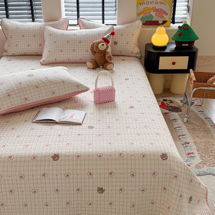 91家纺网 家纺一手货源 找家纺 茉夕家纺 2026新款春季双面纯棉印花单品床盖单件床盖 满满爱-熊