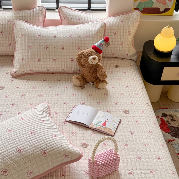 91家纺网 家纺一手货源 找家纺 茉夕家纺 2026新款春季双面纯棉印花单品床盖单件床盖 满满爱-熊