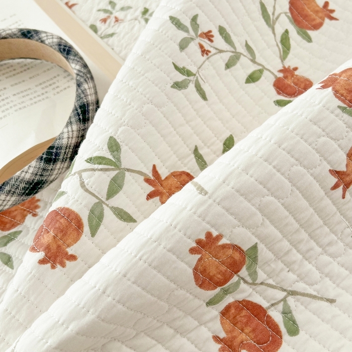 91家纺网 家纺一手货源 找家纺 茉夕家纺 2026新款春季双面纯棉印花单品床盖单件床盖 石榴红了