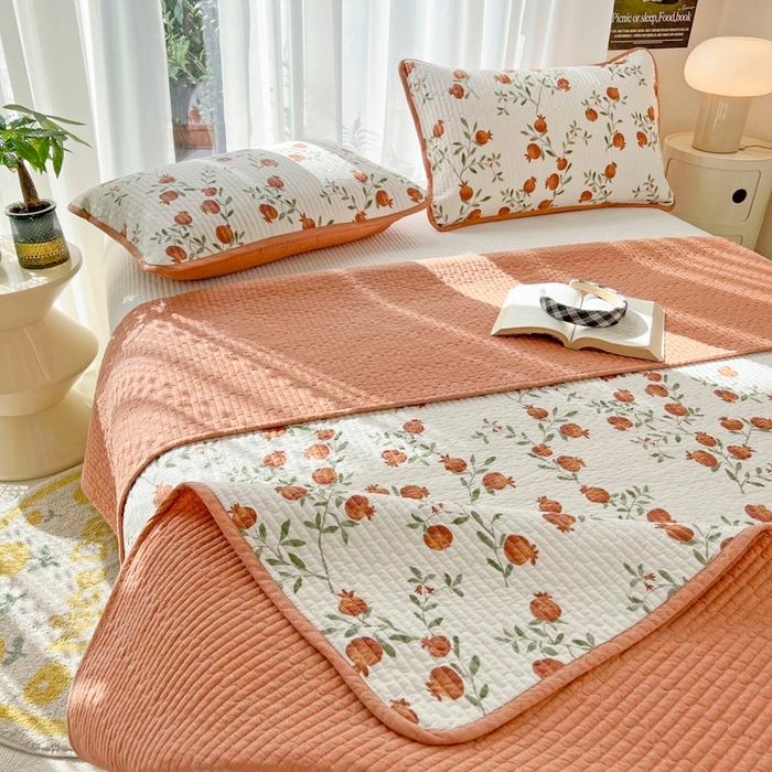 91家纺网 家纺一手货源 找家纺 茉夕家纺 2026新款春季双面纯棉印花单品床盖单件床盖 石榴红了