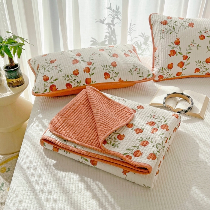 91家纺网 家纺一手货源 找家纺 茉夕家纺 2026新款春季双面纯棉印花单品床盖单件床盖 石榴红了