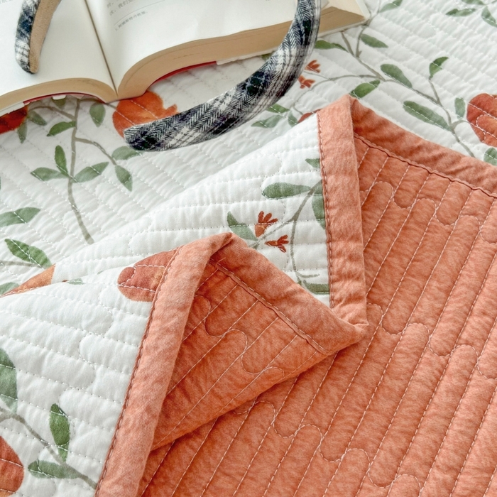 91家纺网 家纺一手货源 找家纺 茉夕家纺 2026新款春季双面纯棉印花单品床盖单件床盖 石榴红了