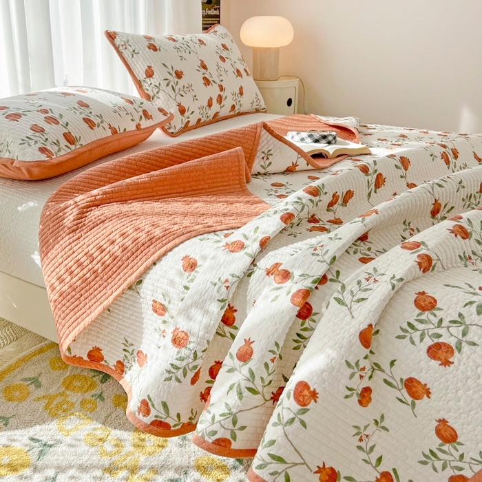 91家纺网 家纺一手货源 找家纺 茉夕家纺 2026新款春季双面纯棉印花单品床盖单件床盖 石榴红了