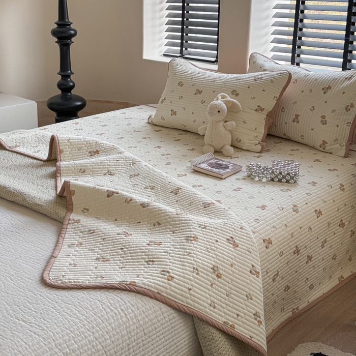 91家纺网 家纺一手货源 找家纺 茉夕家纺 2026新款春季双面纯棉印花单品床盖单件床盖 松果熊