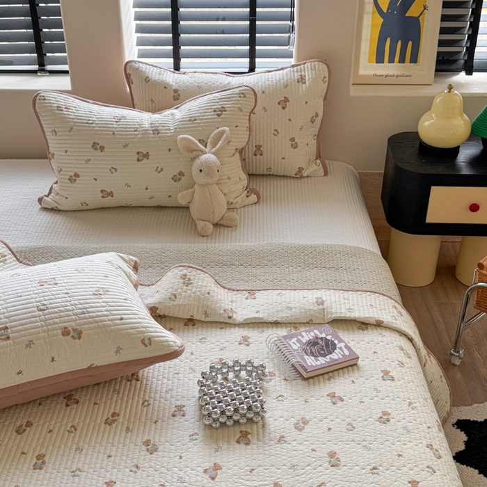 91家纺网 家纺一手货源 找家纺 茉夕家纺 2026新款春季双面纯棉印花单品床盖单件床盖 松果熊