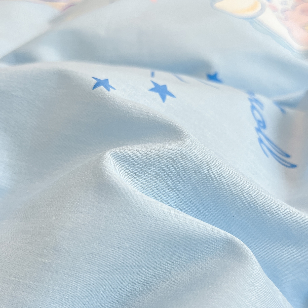 91家纺网 家纺一手货源 找家纺 暮思家居 2026新款正版授权三丽鸥全棉纯棉四件套系列-第一批 蓝色玉贵狗