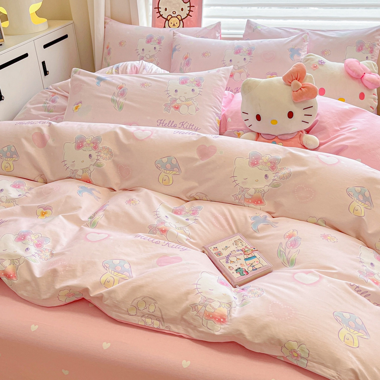 91家纺网 家纺一手货源 找家纺 暮思家居 2026新款正版授权三丽鸥全棉纯棉四件套系列-第一批 蘑菇凯蒂