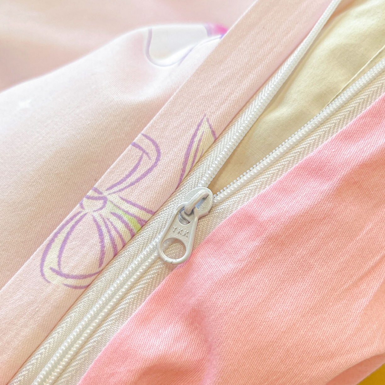 91家纺网 家纺一手货源 找家纺 暮思家居 2026新款正版授权三丽鸥全棉纯棉四件套系列-第一批 蘑菇凯蒂